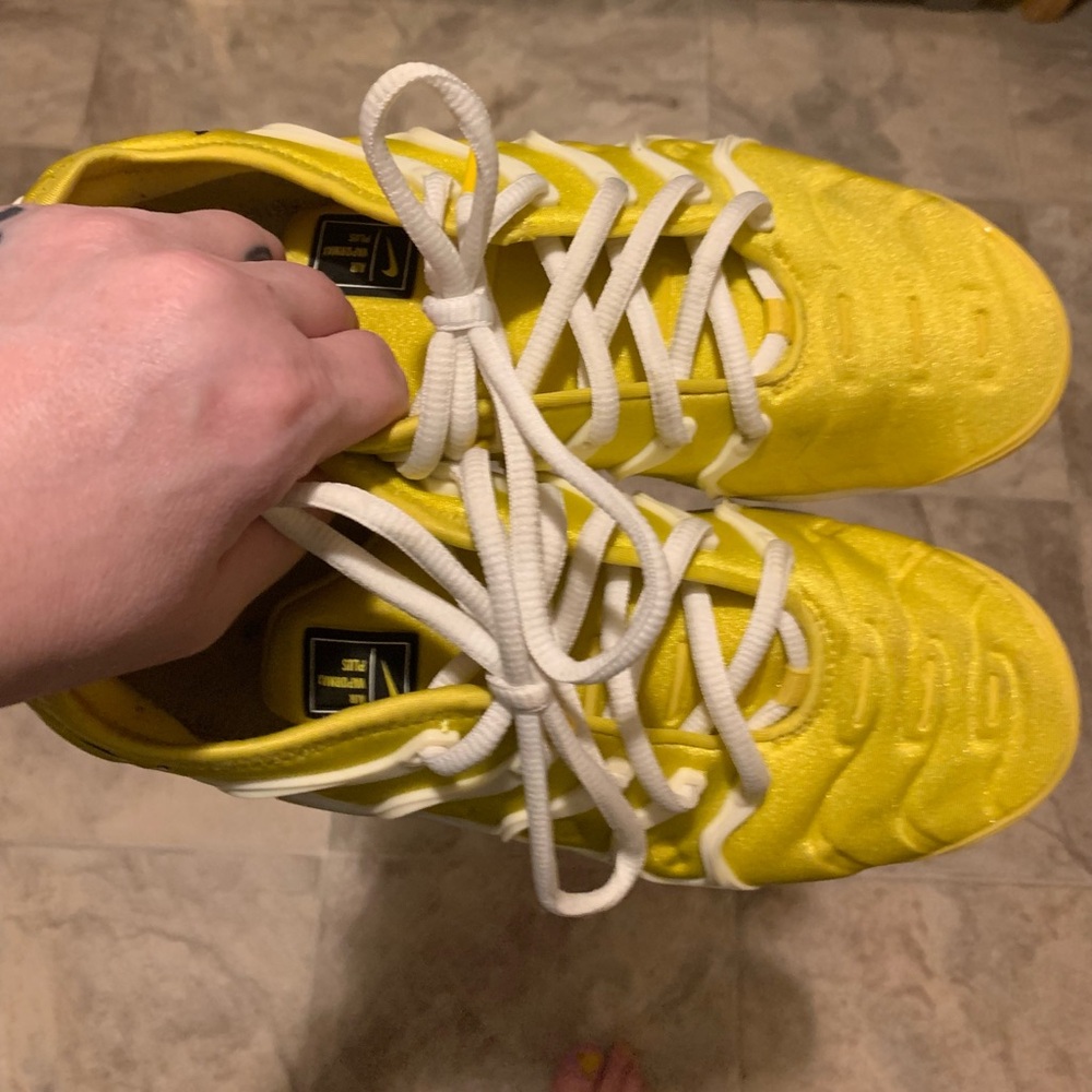 Nike Yellow and White Women's Sneakers - Picture 12 of 14